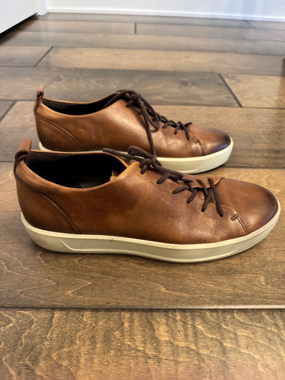 Men’s Ecco brown leather sneaker